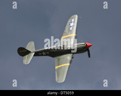 P - 40M Warhawk, auch bekannt als die Kittyhawk, im Besitz und von Peter Teichman geflogen. In den Farben der 332. Fighter Group Stockfoto