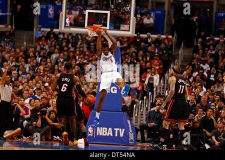 Los Angeles, Kalifornien, USA. 5. Februar 2014. DeAndre Jordan #6 von den Los Angeles Clippers tunkt die Basketball in der NBA-Spiel zwischen den Los Angeles Clippers und die Miami Heat im Staples Center in Los Angeles, Kalifornien. Charles Baus/CSM/Alamy Live-Nachrichten Stockfoto