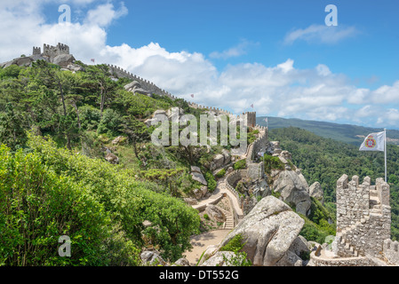 Blick auf die Burg der Mauren in Sintra, Portugal Stockfoto