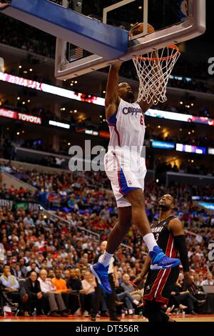 Los Angeles, Kalifornien, USA. 5. Februar 2014. DeAndre Jordan #6 von den Los Angeles Clippers tunkt die Basketball in der NBA-Spiel zwischen den Los Angeles Clippers und die Miami Heat im Staples Center in Los Angeles, Kalifornien. Charles Baus/CSM/Alamy Live-Nachrichten Stockfoto