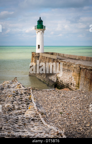 Sant Valery En Caux, Frankreich, Europa. Schönen Leuchtturm Blick auf den Ärmelkanal. Stockfoto