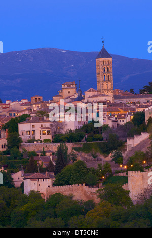 Kirche San Esteban, Segovia, Kirche San Esteban bei Sonnenuntergang, Kastilien-León, Spanien Stockfoto