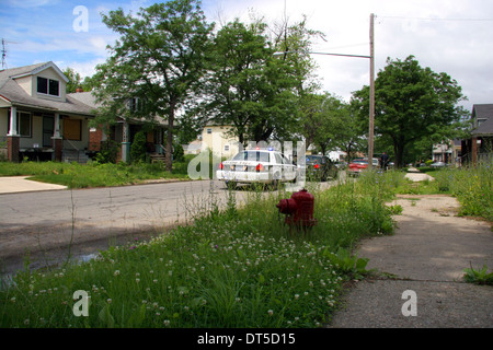 Grosse Pointe Park-Abteilung Polizeiautos in einem verwilderten Straße Detroit, Michigan, USA. Stockfoto