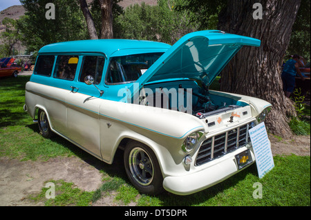 1959 Custom Chevrolet Suburban, Angel of Shavano Auto Show, Spendenaktion für Chaffee County Suche & Rescue Süd, Salida, CO Stockfoto