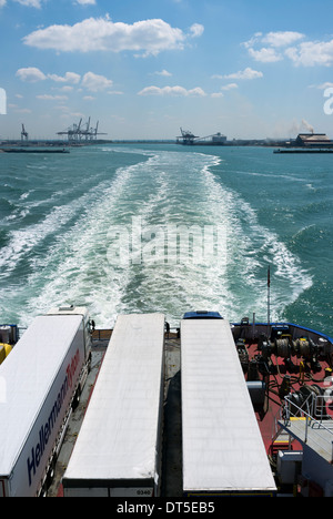 DFDS Seaways cross Channel Fähre verlassen Dünkirchen Dunkerque Frankreich Stockfoto
