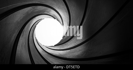 3D abstrakt Metall innen Gewehrlauf verdreht Rohr Fokus Stockfoto