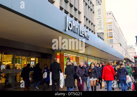 John Lewis Department Store mit Massen von Käufern, Oxford Street, London Stockfoto