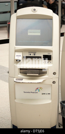 Self-Service-Maschine für Westjet Airlines am Pearson International Airport in Toronto Ontario Kanada Stockfoto