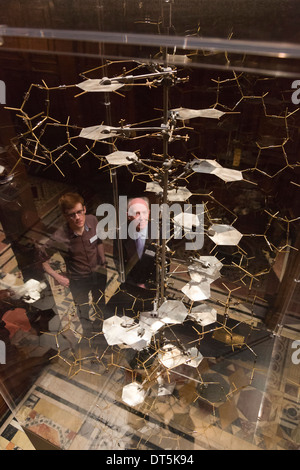 Ausstellung "Entdeckungen - Kunst, Wissenschaft & Exploration" von der University of Cambridge Museen, zwei Tempel Place, London Stockfoto