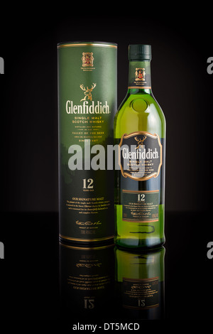 Foto von einen 12 Jahre alten Glenfiddich single Malt Scotch Whisky. Stockfoto