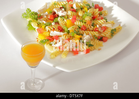 Pasta ist ein Sammelbegriff für italienische Varianten von Nudeln Stockfoto