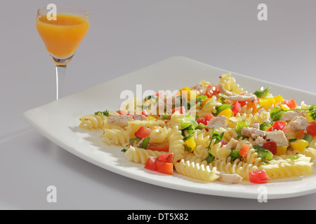 Pasta ist ein Sammelbegriff für italienische Varianten von Nudeln Stockfoto