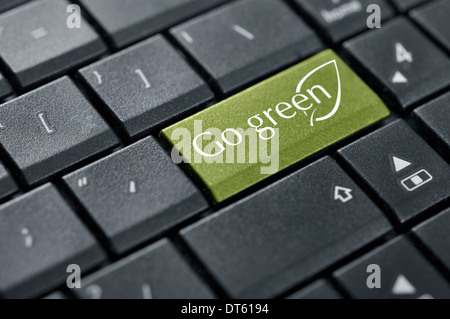 Grüne Taste auf der Tastatur des Computers Closeup gehen Stockfoto