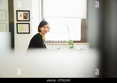 Geschäftsfrau im Büro Stockfoto