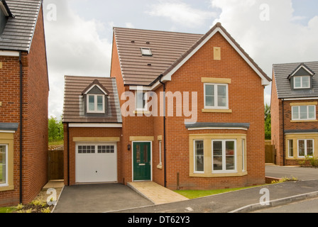 Losgelöst aus rotem Backsteinhaus neu bauen Stockfoto