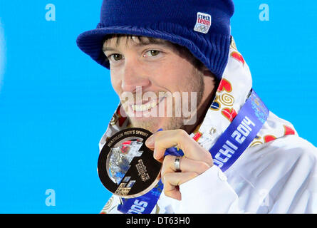 Tschechische Biathlonist Jaroslav Soukup wird mit der Bronzemedaille bei der Siegerehrung nach dem Männer 10 k Biathlon Sprint bei den Olympischen Winterspielen 2014 9. Februar 2014, in Sotschi, Russland gesehen. (CTK Foto/römische Vondrous) Stockfoto