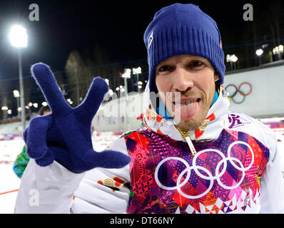 Sotschi, Russland. 8. Februar 2014. Tschechische Biathlonist Jaroslav Soukup feiert nach dem Männer Biathlon-10k-Sprint bei den Olympischen Winterspielen 2014 8. Februar 2014, in Krasnaya Polyana, Russland. Jaroslav Soukup gewann die Bronzemedaille. (CTK Foto/römische Vondrous/Alamy Live News) Stockfoto