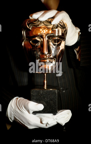 Die letzten Vorbereitungen sind BAFTA Awards vor der 2014 British Academy of Film and Television Arts getroffen. Stockfoto