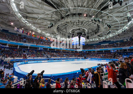 Sotschi, Krasnodar Krai, Rußland. 10. Februar 2014. Einen Überblick über den Eisberg Skating Palast vor der Frauen 500 m Short Track Speed Skating heizt - XXII Olympische Winter-Spiele-Credit: Action Plus Sport/Alamy Live News Stockfoto