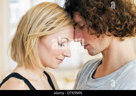 Studioaufnahme von Ernst paar beschnitten Stockfoto