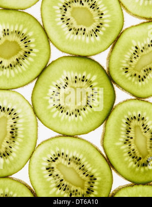 Bio Kiwi Scheiben, weißer Hintergrund Stockfoto