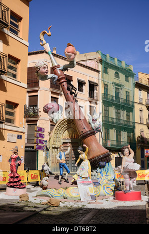 Spanien, Provinz Valencia, Valencia, Falla Szene mit Papier Papiermache Figuren in den Straßen von Carmen Bezirk während Las Fallas. Stockfoto