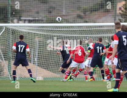 La Manga Club, Spanien. 10. Februar 2014. Unter 19 International. Dänemark vs. Polen im La Manga Club, Spanien.  Polens Adrian Cierpka punktet Foto von Tony Henshaw Stockfoto