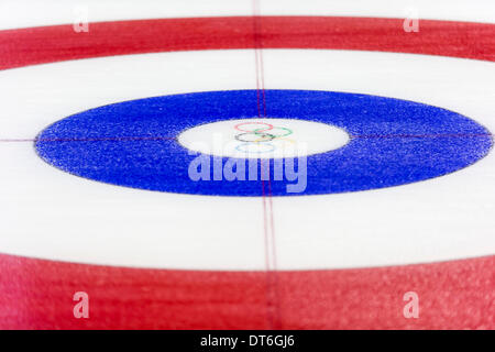 Sotschi, Krasnodar Krai, Rußland. 10. Februar 2014. Detail Bild eines Hauses mit Olympischen Ringen in der Mitte im Ice Cube Curling Zentrum - XXII Olympische Winter-Spiel-Credit: Action Plus Sport/Alamy Live News Stockfoto