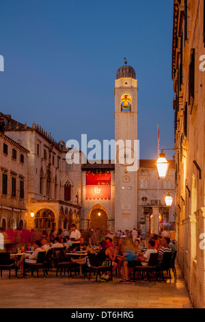 Hauptstraße der Altstadt nach Sonnenuntergang Stockfoto