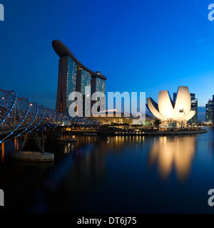 Das Sands Hotel, ArtScience Museum und der Helix-Brücke, Singapur Stockfoto