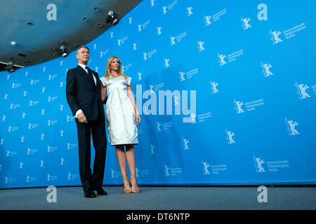 Berlin, Deutschland. 10. Februar 2014. Pascal Chaumeil präsentiert den neuen Film "A LONG WAY DOWN" in der 64. Filmfestspiele Berlinale mit Pierce Brosnan, Toni Collette, Imogen Poots und Aaron Paul Produkt von Nick Hornby.   Goncalo Silva / Alamy Live News Stockfoto