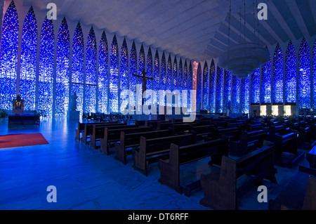 Brasilias Touristenattraktionen ist das Santuario Dom Bosco (Heiligtum von Dom Bosco) ist eine Kirche, die für ihre sehr beeindruckende Innenausstattung berühmt ist, in die gebadet Stockfoto