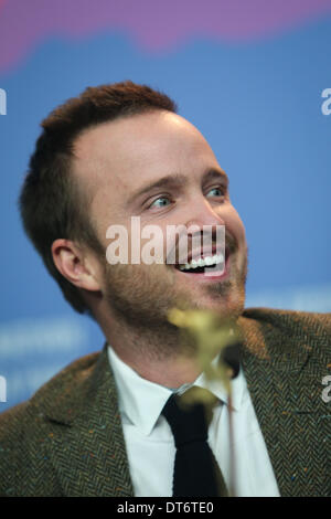 Berlin, Deutschland. 10. Februar 2013. Aaron Paul besucht eine Pressekonferenz um den Film "A Long Way Down" auf der 64. Internationalen Filmfestspiele Berlinale in Berlin, Deutschland, am 10. Februar 2013 zu fördern. Bildnachweis: Zhang Fan/Xinhua/Alamy Live-Nachrichten Stockfoto