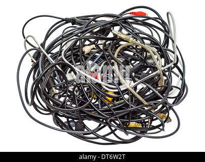 Haufen von verschiedenen Computer-Kabel und Stecker, isoliert auf weißem Hintergrund Stockfoto