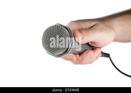 Männliche Hand mit Mikrofon auf weißem Hintergrund. Stockfoto