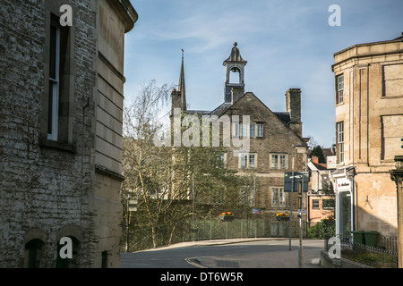 Die Aussicht von der Brücke Straße, in der sich das Blaue Haus in Frome, Somerset, England, wurde 1726 erbaut und hat als Grad benannt worden ich denkmalgeschützten Gebäude. Stockfoto