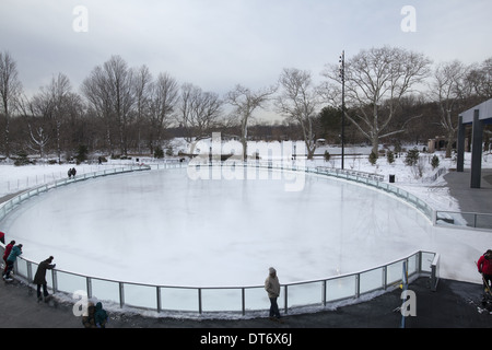 Leere Eisbahn nach dem Glätten Eis bevor Skater am Prospect Park, Brooklyn, NY vermietet werden, wieder auf. Stockfoto