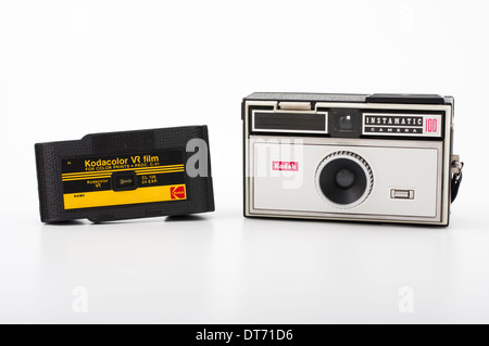 Kodak Instamatic 100 Filmkamera und Kodak 126 Farbe drucken film Stockfoto