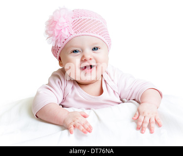 glückliches Babymädchen auf Bauch liegend Stockfoto