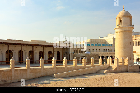 Minarett der alten Moschee im Souq Waqif, Doha, Katar Stockfoto