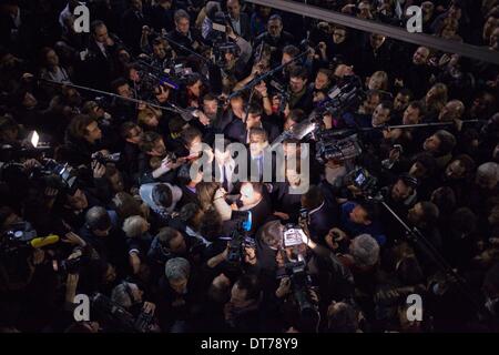 Paris, Frankreich. 10. Februar 2014. Ehemaligen französischen Präsidenten Nicolas Sarkozy hört eine Rede des französischen rechten UMP Partei Kandidaten für die Bürgermeisterwahl März 2014 in Paris während eines Treffens der Kampagne am Gymnasium Japy in Paris am 10. Februar 2014. Bildnachweis: Michael Bunel/NurPhoto/ZUMAPRESS.com/Alamy Live-Nachrichten Stockfoto