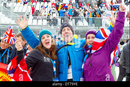 Sotschi, Russland. 11. Februar 2014. Katie Summerhayes Familie geben vollen Unterstützung vor Ort. XXII Olympische Winterspiele, Sochi2014. Damen Ski Slopestyle Qualifikationsrunde an die Rosa Khutor Extreme Park, Russland. Bildnachweis: Aktion Plus Sport/Alamy Live-Nachrichten Stockfoto