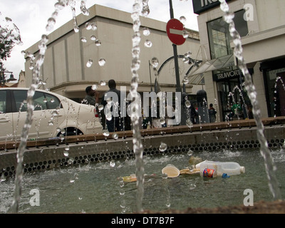 Lieferung nicht Lieferung von Dienstleistungen urbanen Landbevölkerung Wasser Strom Abfall transportieren Gehäuse Stockfoto