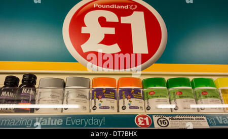 Poundland eigenen Vitaminpräparate Marke. Poundland Shop, UK Stockfoto