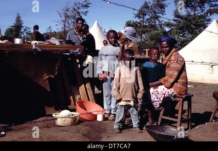 Familie in Vertriebenen Camp in Eldoret, Rift Valley, Kenia Stockfoto