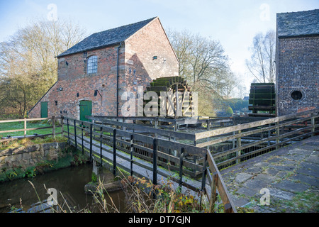 2 Wasserräder von Cheddleton Flint Mill Cheddleton Staffordshire England UK Stockfoto