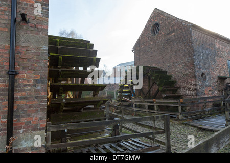 2 Wasserräder von Cheddleton Flint Mill Cheddleton Staffordshire England UK Stockfoto