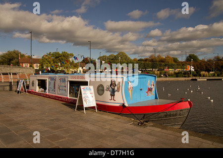 Kanal-Schiff in ein Take away Café umgewandelt. Stockfoto