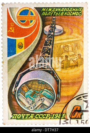 Stempel, gedruckt in The Soviet Union widmet sich die internationale Partnerschaft zwischen der Sowjetunion und Rumänien im Raum, ca. 1981 Stockfoto