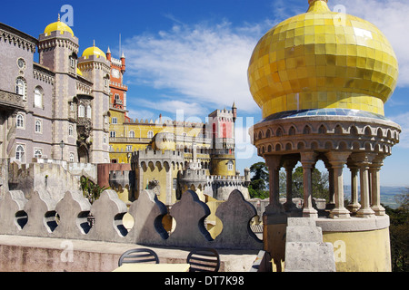 Blick auf den Pena-Palast im Nationalpark Sintra, Portugal Stockfoto